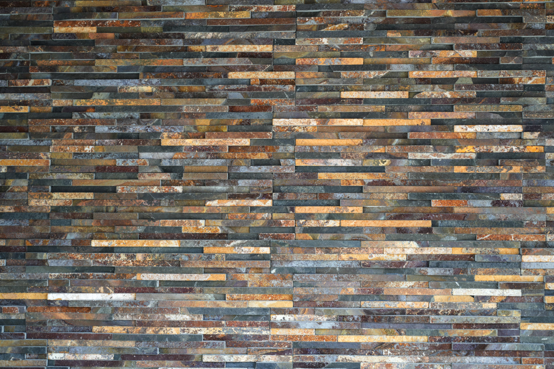 天然石の質感が映えるセミクローズ外構デザイン