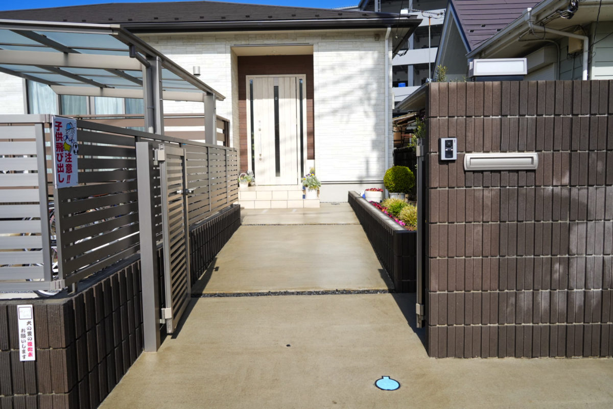 ローラーストーン乱張り調でつくる自然体で過ごせる外構デザイン