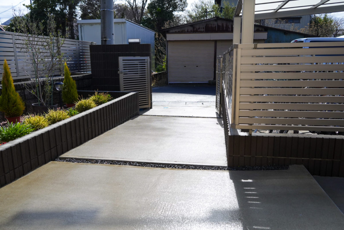 ローラーストーン乱張り調でつくる自然体で過ごせる外構デザイン