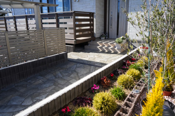 ローラーストーン乱張り調でつくる自然体で過ごせる外構デザイン