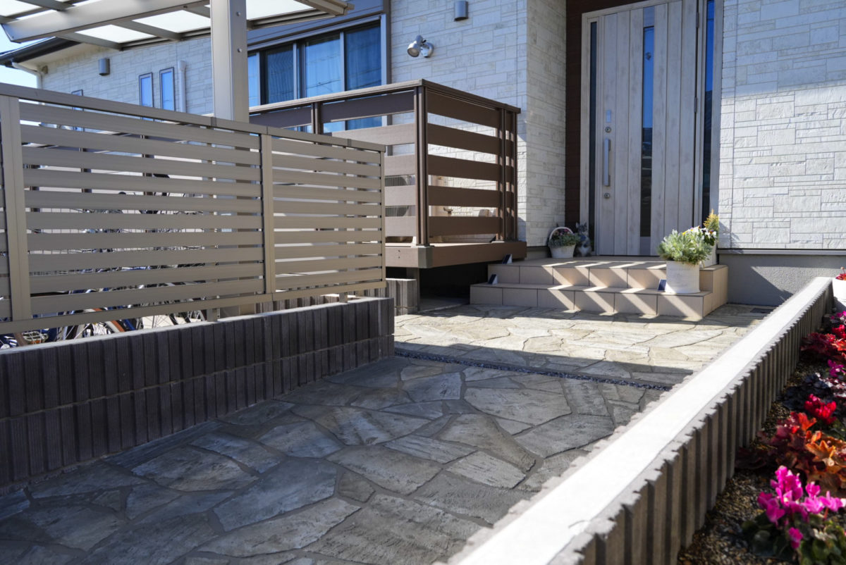 ローラーストーン乱張り調でつくる自然体で過ごせる外構デザイン